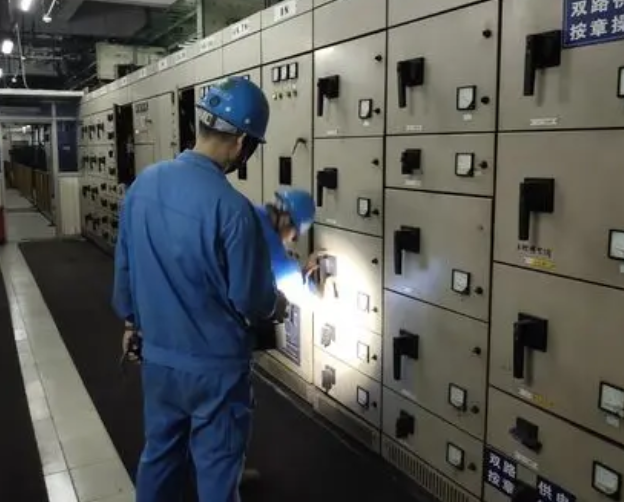 電工作業時應穿什么鞋？